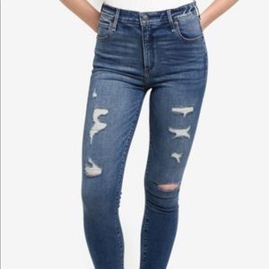 NWOT Abercrombie Distressed Simone High Rise Jeans